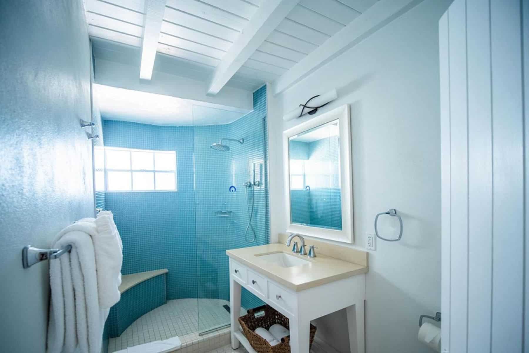 windjammer-landing-villa-beach-resort-bathroom