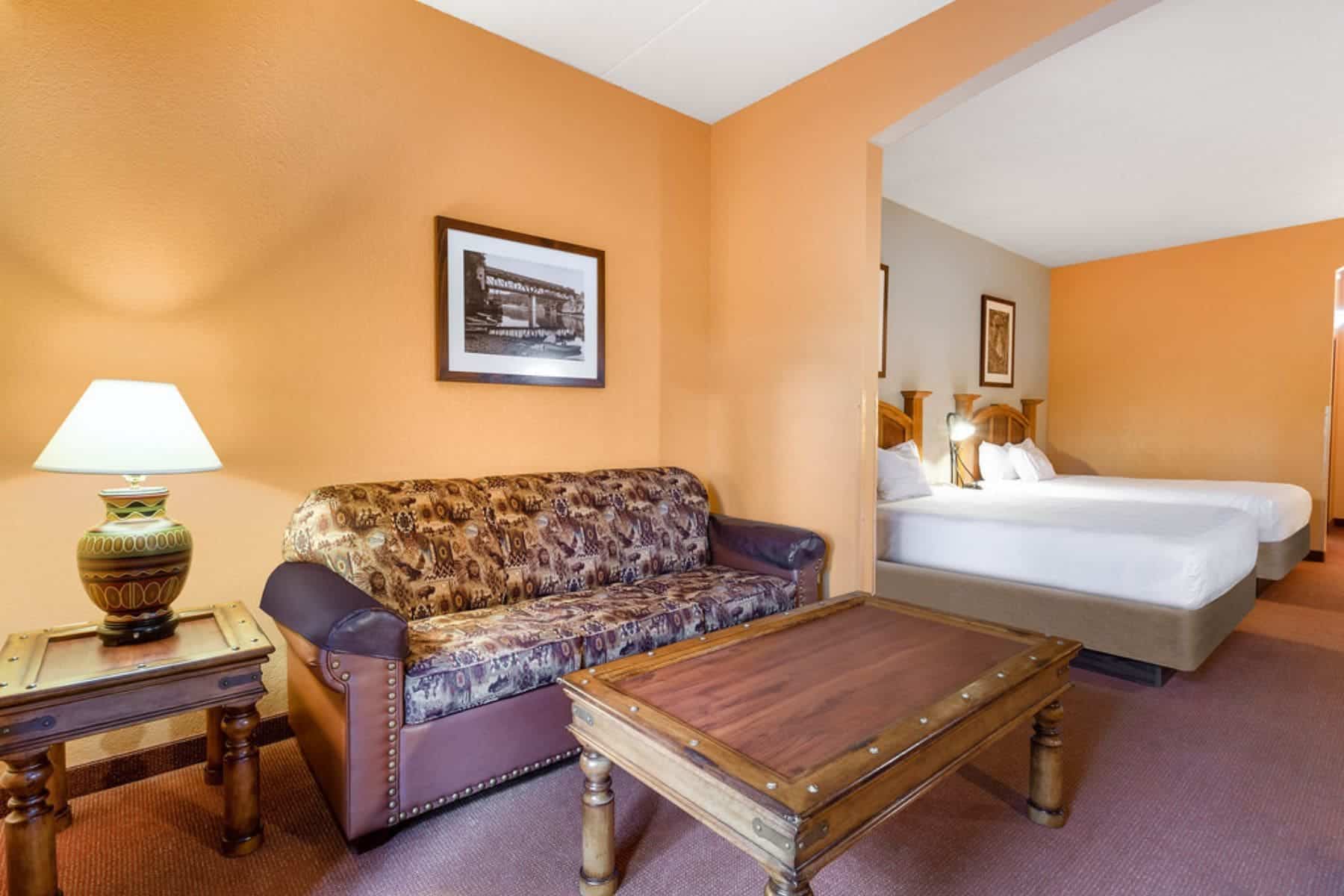 chula-vista-resort-wisconsin-dells-sofa