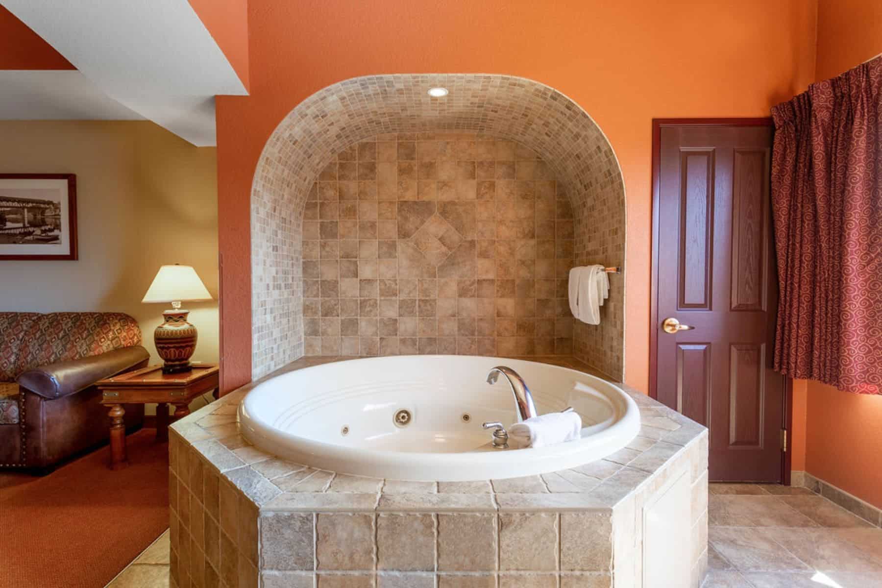 chula-vista-resort-wisconsin-dells-tub