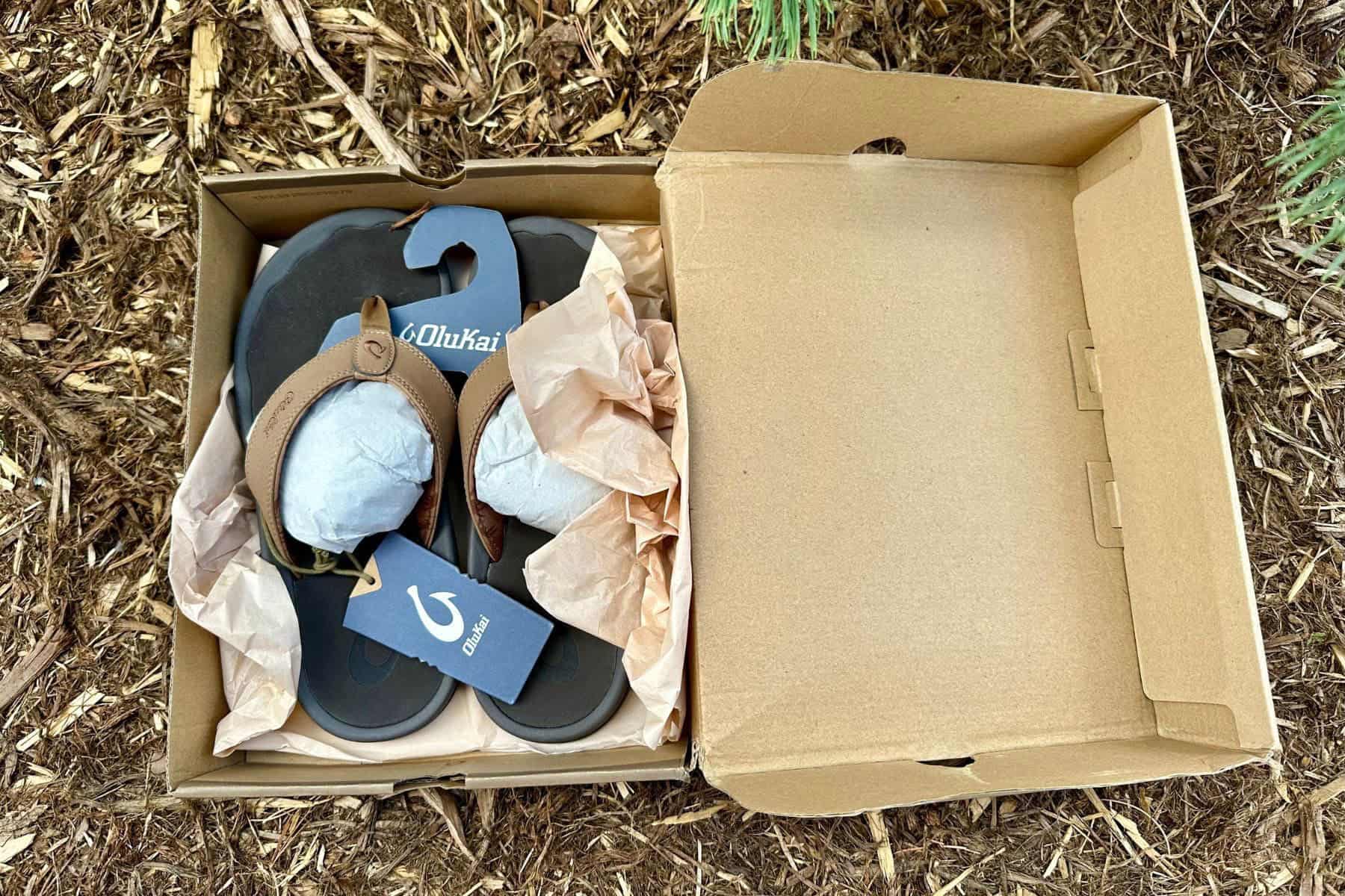 Olukai Ohana Flip Flops Box