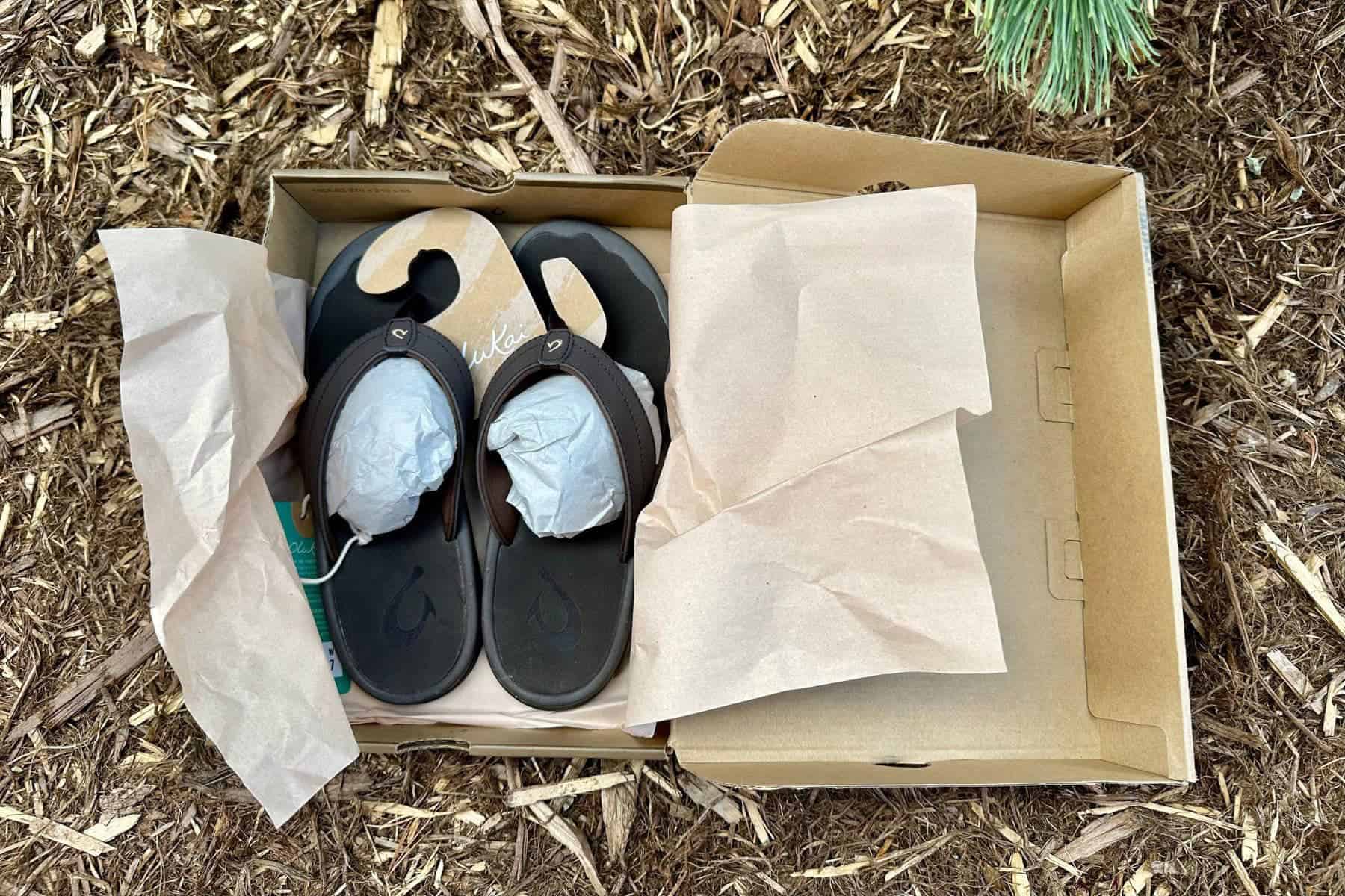 Olukai Ohana Flip Flops Packaging