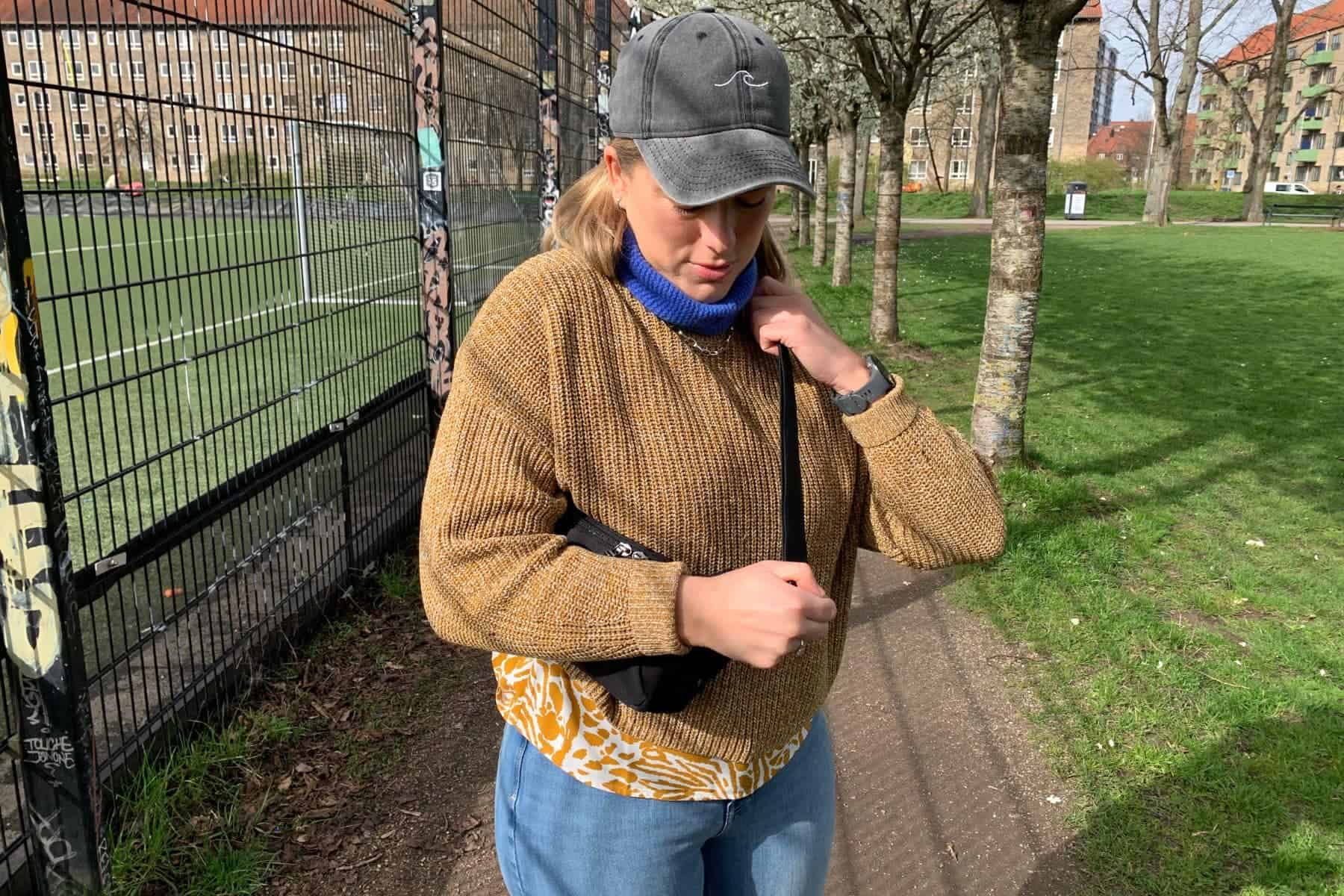 pacsafe-vibe-150-crossbody-sling-front-profile