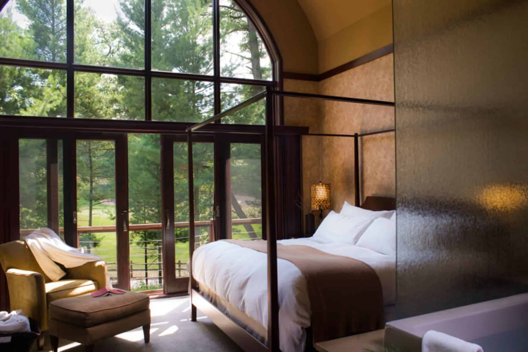 sundara-inn-and-spa-wisconsin-dells-bed-view