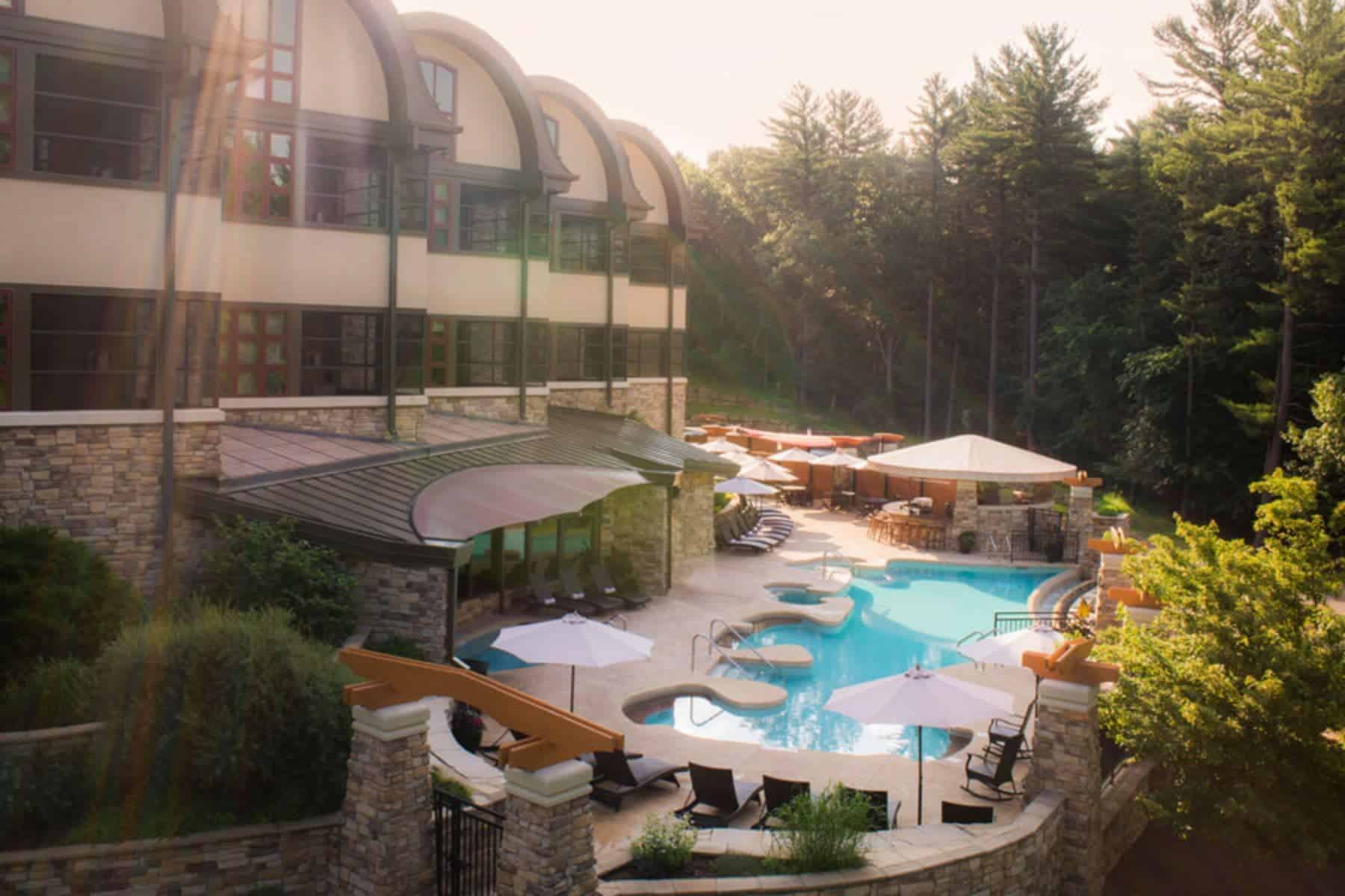 sundara-inn-and-spa-wisconsin-dells-pool-view