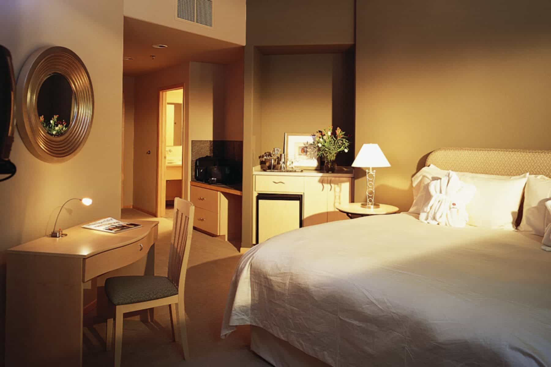 sundara-inn-and-spa-wisconsin-dells-room